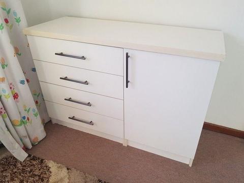 White chest of drawers / Changing table for sale