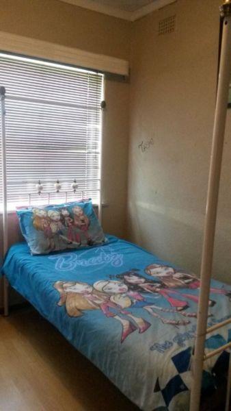 Girls 4 poster single bed