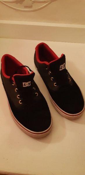 DC boys shoes - UK size 4