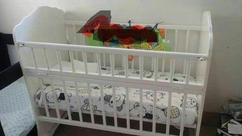 Cot with bumper accessories