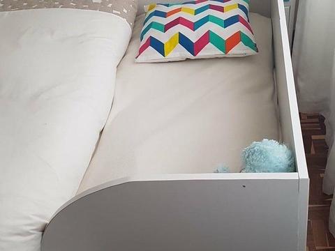 Co sleeper cot with mattress