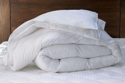 Bed set - Queen size duvet + 2 pillows / Free bed linen