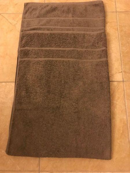2 VERY LARGE BATH SHEETS TOWELS ( BRAND NEW ) COLOUR BROWN 160 CM X 100 CM