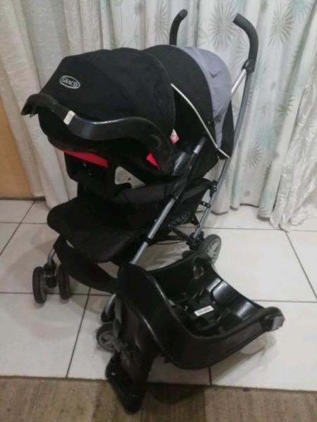 Graco travel system with base