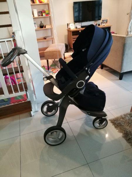 Deep blue stokke xplory and maxi cosi 'be safe'carseat combo for sale