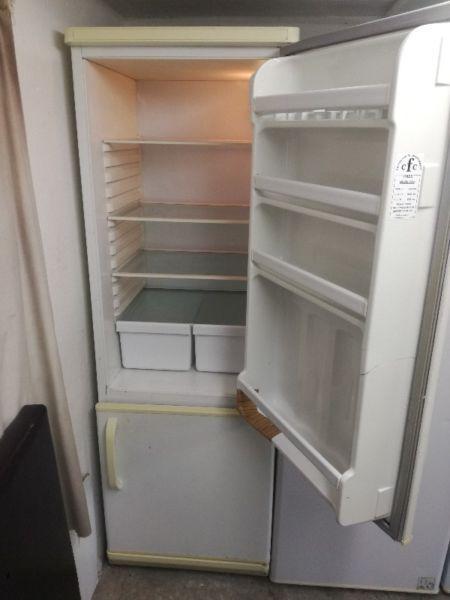 Defy fridge freezer R1600