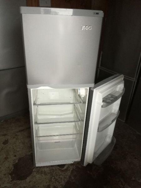 Kic fridge freezer R1600