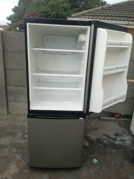 Kic fridge freezer R1700