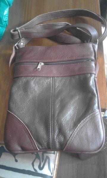 GENIUNE LEATHER BAG 24X28 cm COMPACT NEVER WORN