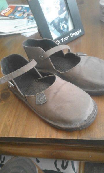 GENIUNE LEATHER HANDMADE SHOES SIZE 8 BRAND NEW NEVER WORN