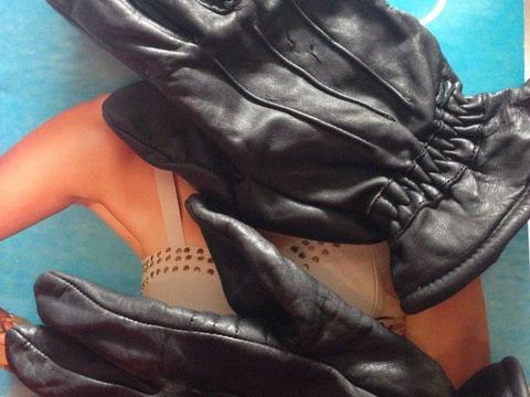 Leather gloves size small
