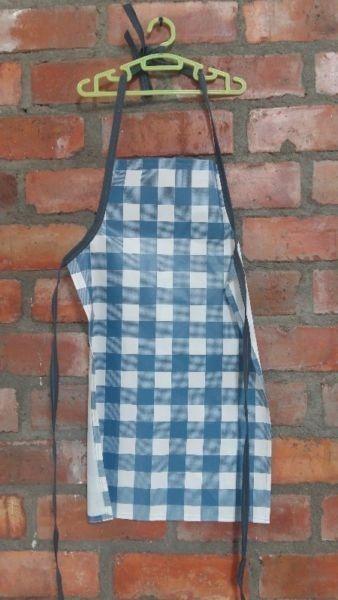 2 x Kiddies Plastic aprons for art (Both for R90)