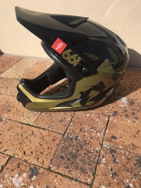 661 DH helmet Large