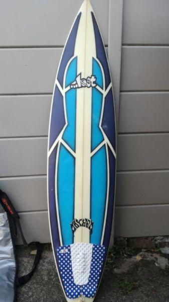 6.6 foot 3-fin surfboard