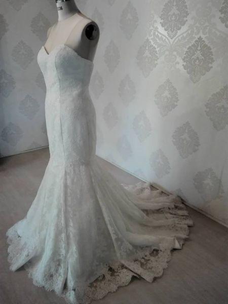 J'adore Oh my.... this dress is Lace perfection Wedding Gowns