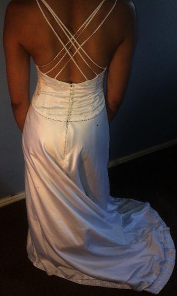 Beautiful White Wedding Dress for hire/sale