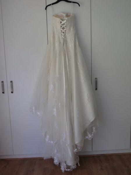 Champagne Sleeveless Wedding Dress