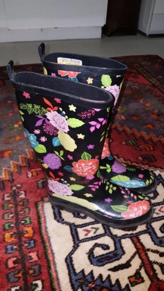 Colorful Wellington rain boots size 4