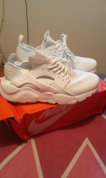 Triple white Nike huarache for sale, size 7