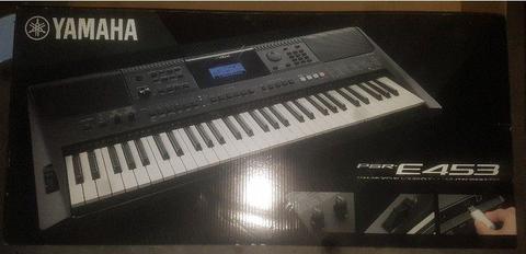 Yamaha PSR-E453 Keyboard and Portable Stand