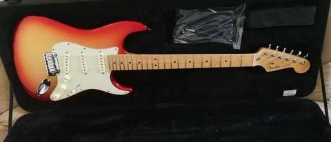 FENDER AMERICAN DELUXE STRATOCASTER (WITH ALL EXTRAS)