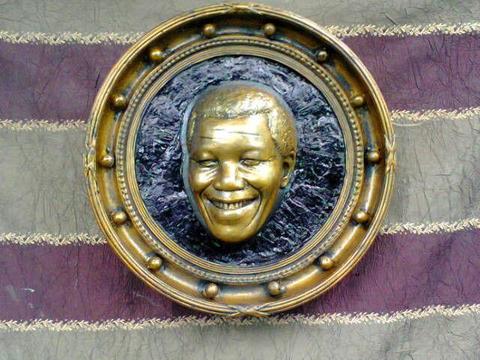 Sculpture Nelson Mandela