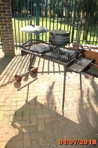 Steel braai and No 4 potjie for sale