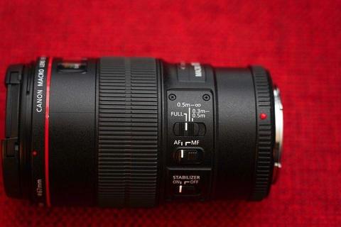 Canon EF 100mm f/2.8L IS USM Macro Lens PRISTINE condition AS NEW