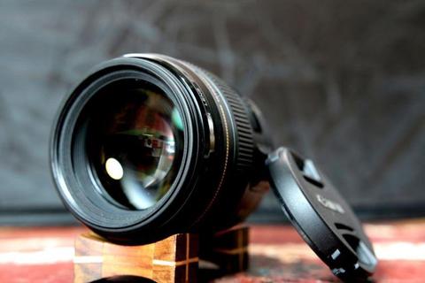 Canon EF 85mm f1.8 USM prime lens