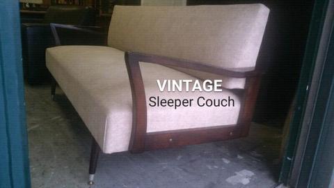 ✔ EXQUISITE Vintage Sleeper Couch (circa 1950)