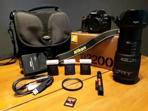 Nikon D3200 and Sigma 18-250mm lens with extras