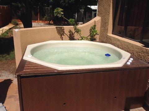 Barely used in great condition Jacuzzi for sale! Neg