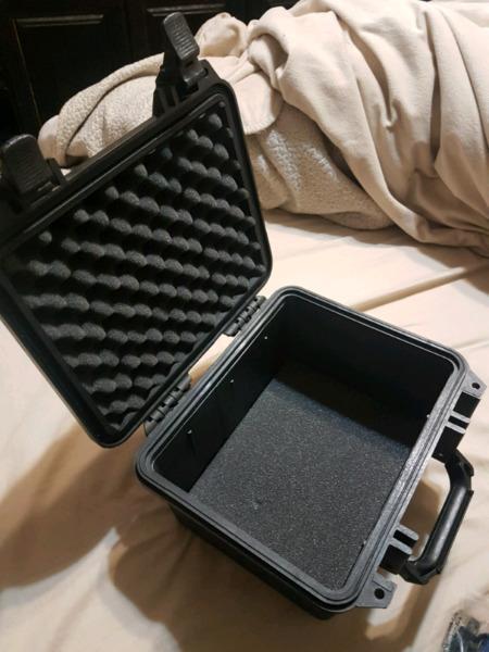 Pelican waterproof case 1300