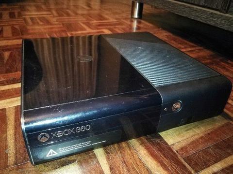 Xbox 360+ 19 games+3 Controllers