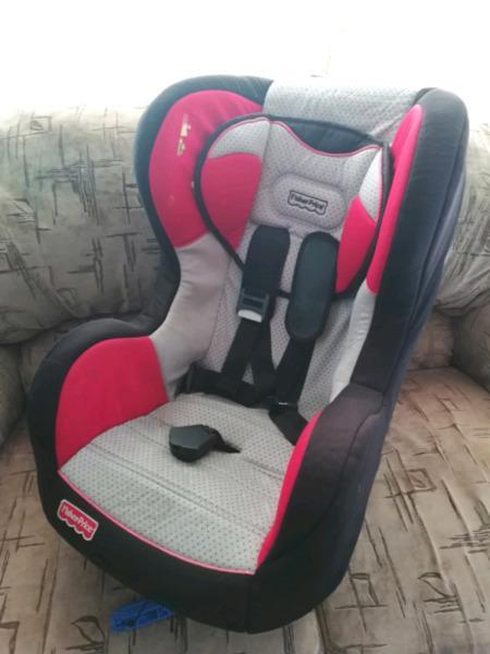 Fisher-Price carseat 0-18kg rear & front facing