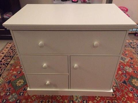 Baby Compactum – Solid wood – Custom made