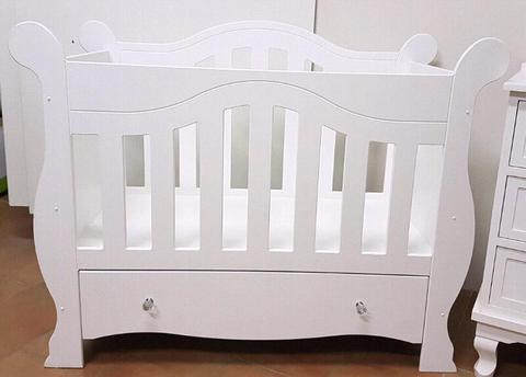 BABY COTS WITH EMBELLISHMENTS