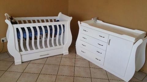 Cot and Compactum for Sale
