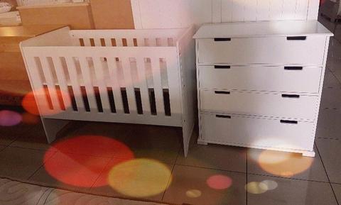 Squareline Baby Cot and Compactum