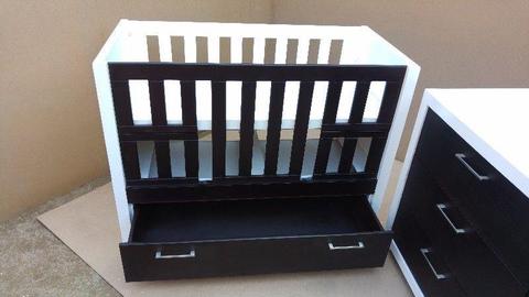 Bold Cot and Compactum