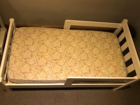 Todler bed for sale