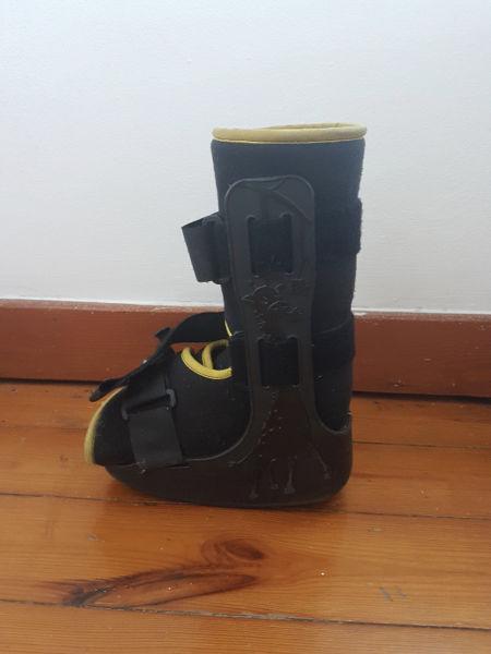 Childs removable cast