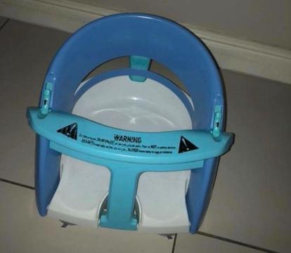 Very Sturdy bath and durable support for baby with dual clips on sides and suction on base