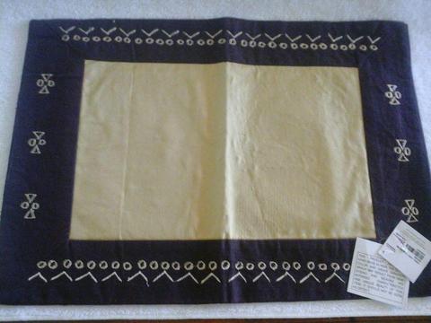 Table mat 47x33vm (2 available)