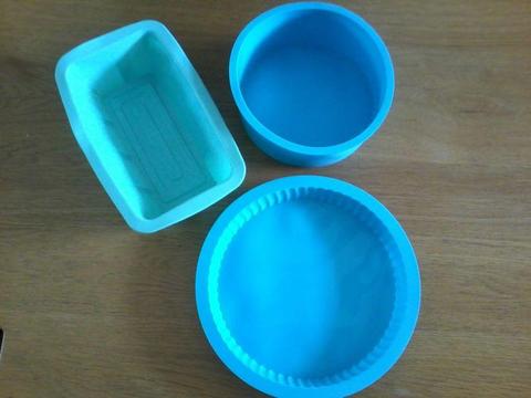 Silicone containers