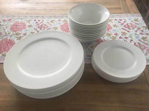 Fine bone china dinner plates, side plates and bowls
