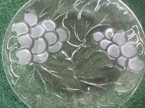 Grape design glass plate