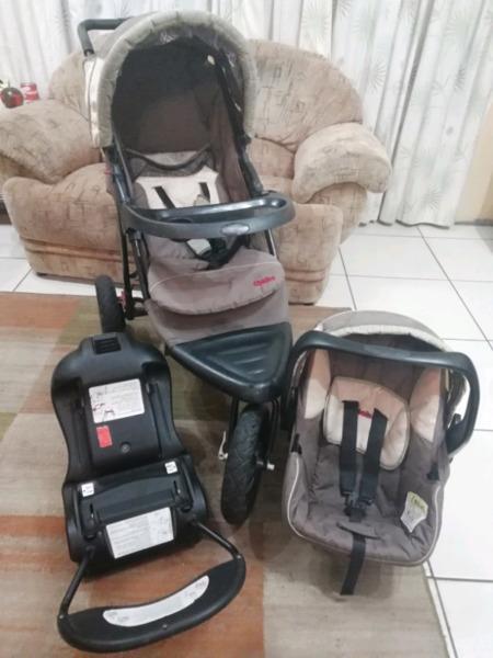 Chelino travel system with base