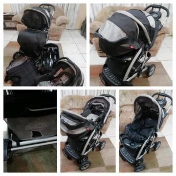 Graco Quattro travel system with base, carrycot plus windcover