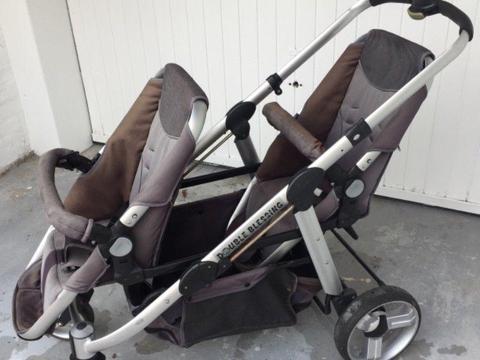 Twin travel system and jogging pram package